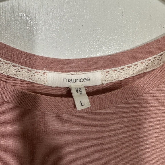 Woman’s shirt - Picture 3 of 3